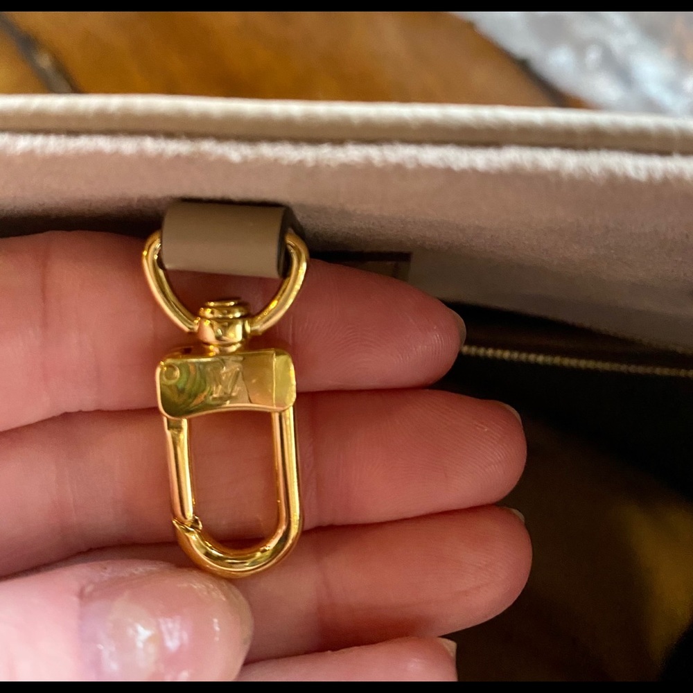 Authentic Louis Vuitton Onthego Dove/Creme New MM - Picture 10 of 11